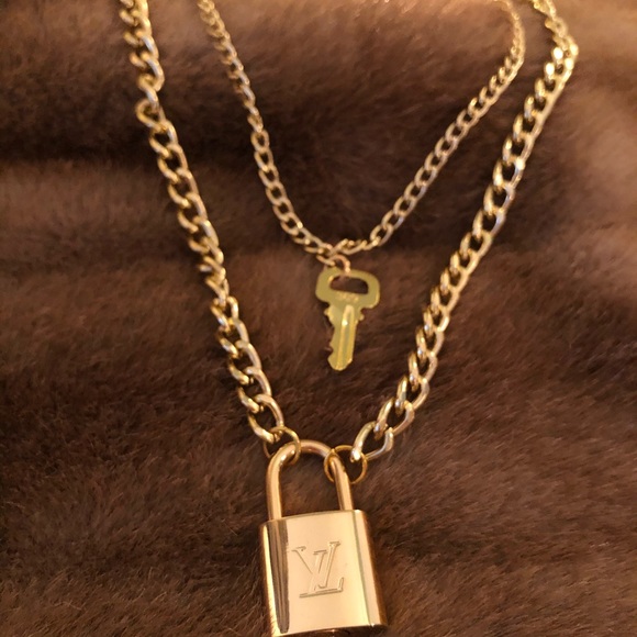 LOUIS VUITTON LOCK Necklace/Choker - Picture 8 of 8